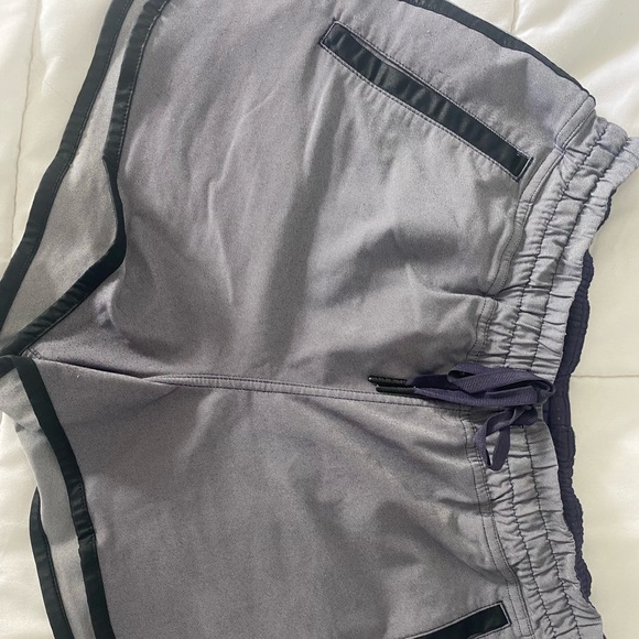 lululemon athletica Pants - Lululemon shorts size 6